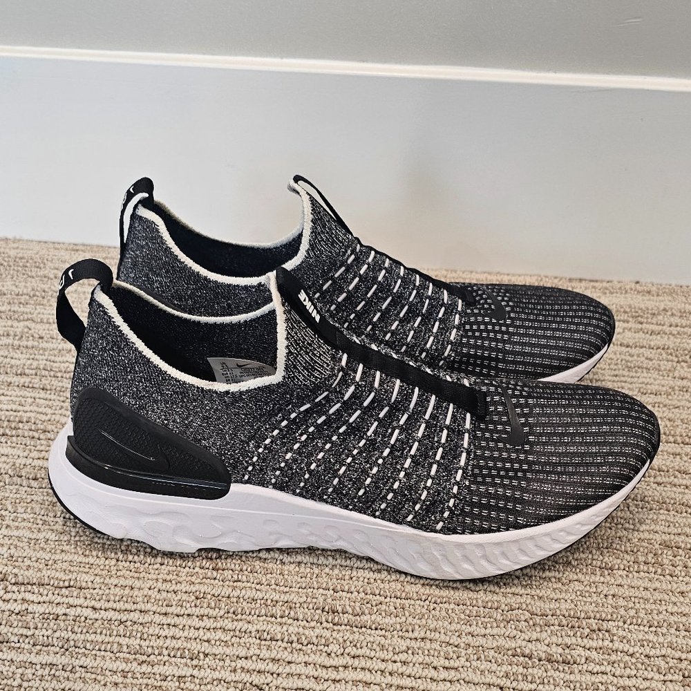 Nike mens React Phantom Run Flyknit 2 size 9.5
